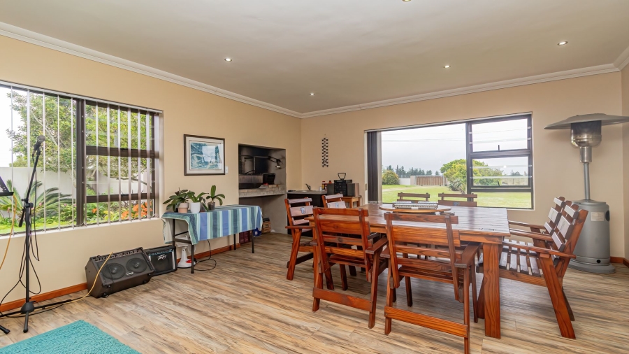 6 Bedroom Property for Sale in Aalwyndal Western Cape